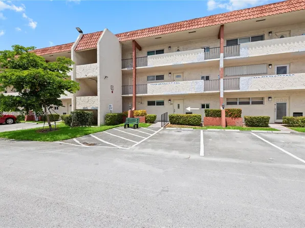811 S Hollybrook Dr APT 105, Pembroke Pines, FL 33025