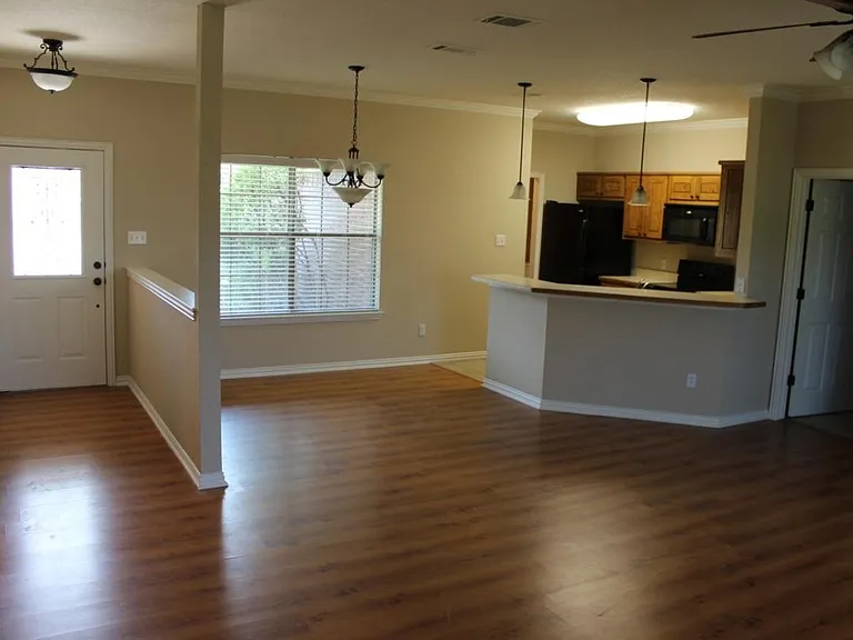 337 Clark Ave — Photo 4