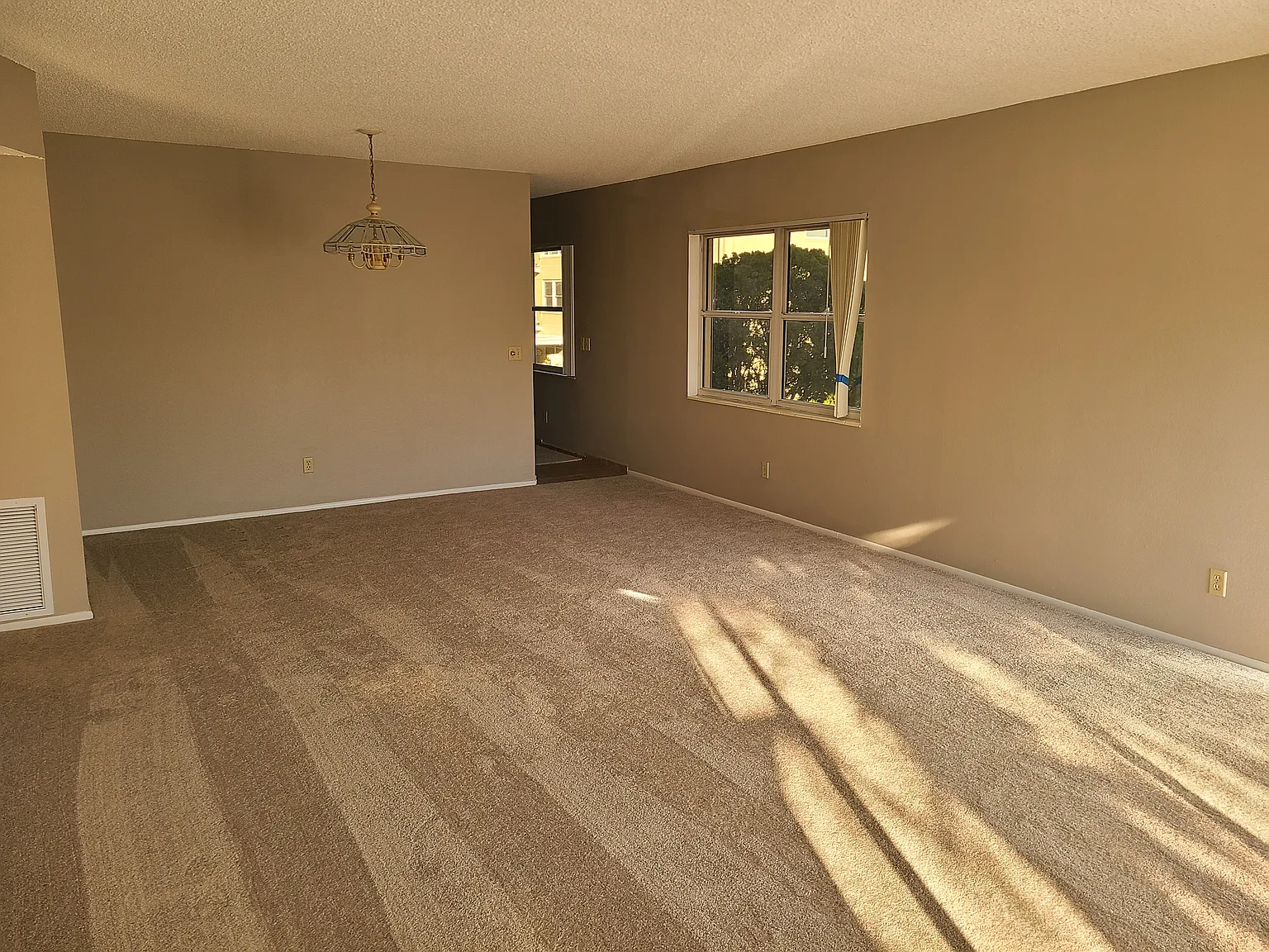 2 bed, 1400 sqft, $1,750 — Photo 3