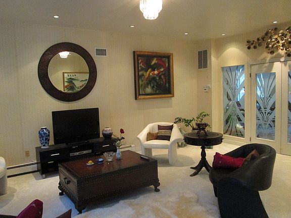 2nd image of 7 Christine Ct