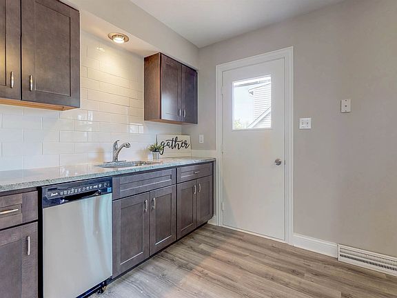 3rd image of 2122 Sanford Ave