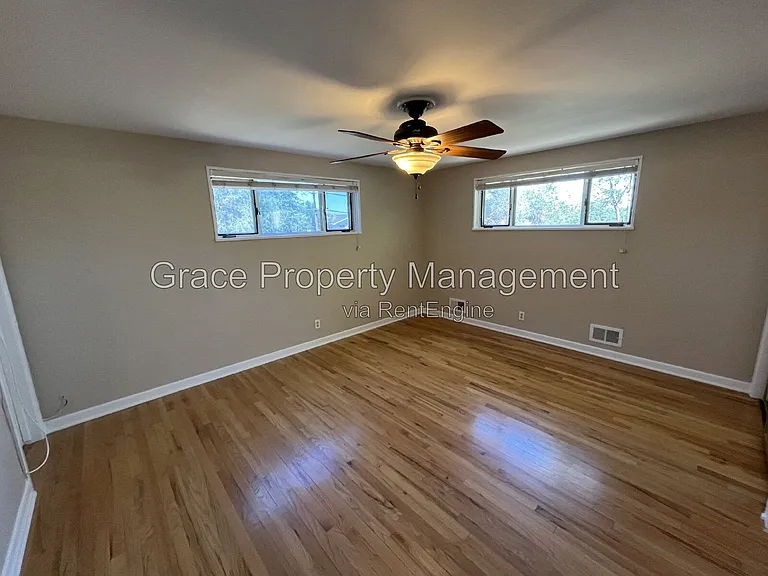 10541 Livingston Dr — Photo 9