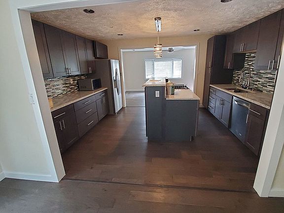Kitchen dinning room side