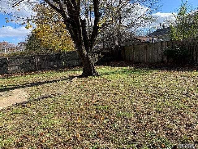 2nd image of 52 Ash St