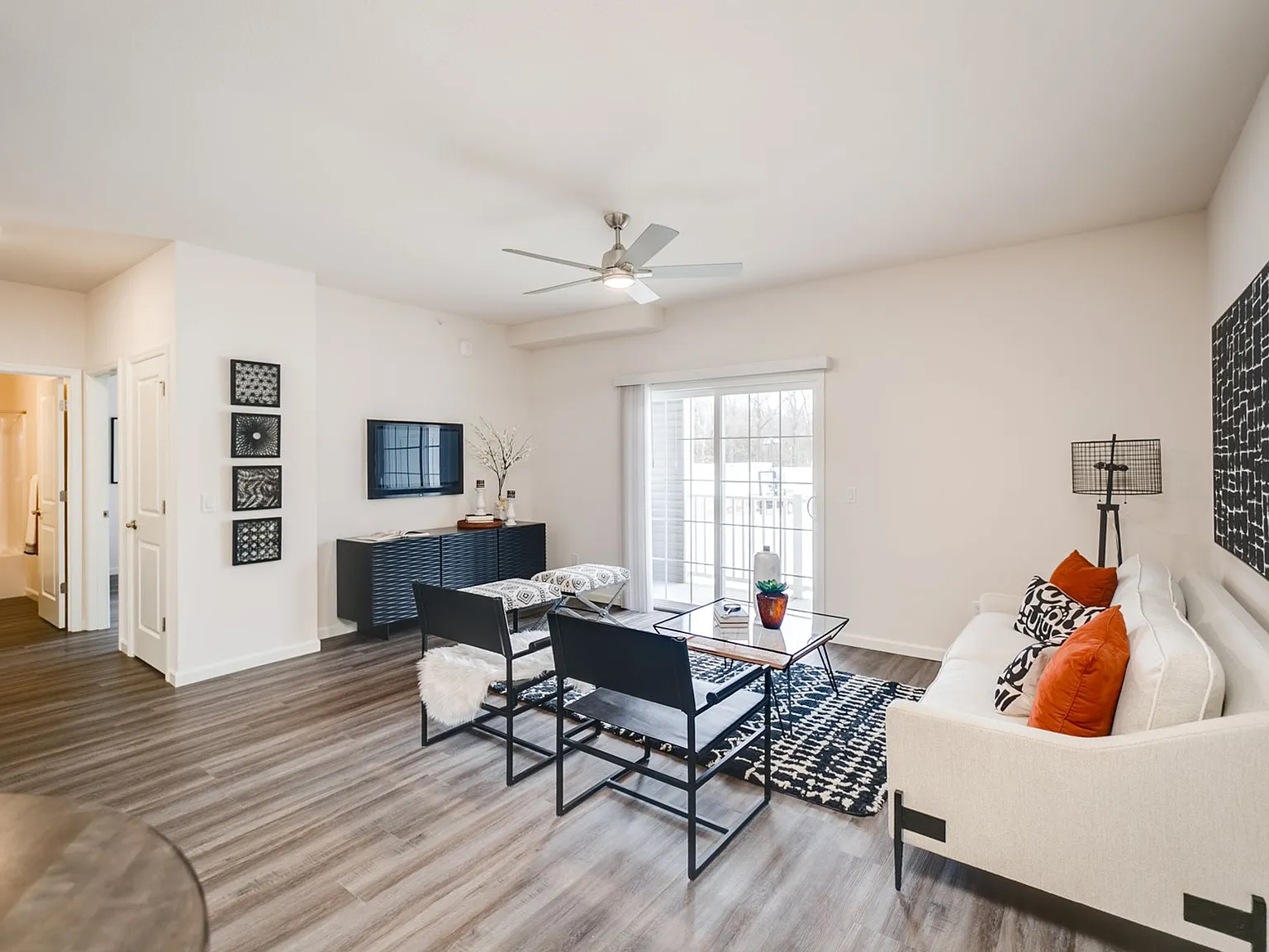 Park West Condominiums — Photo 2