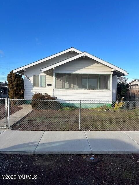 1st image of 706 S Satus Ave