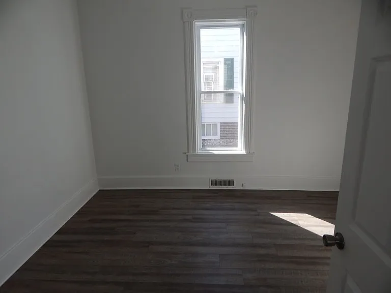 710 7th St — Photo 3