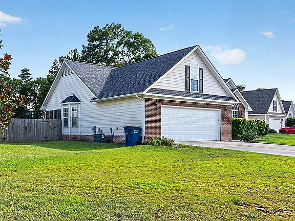 3rd image of 168 Fallingleaf Dr