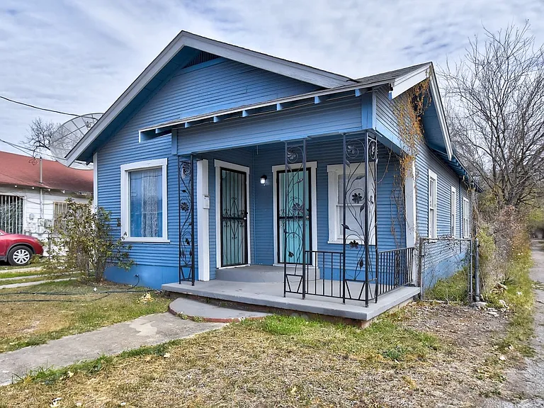 1314 N Sabinas St — Photo 2