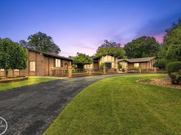 21266 Balfour St, Clinton Township, MI 48036