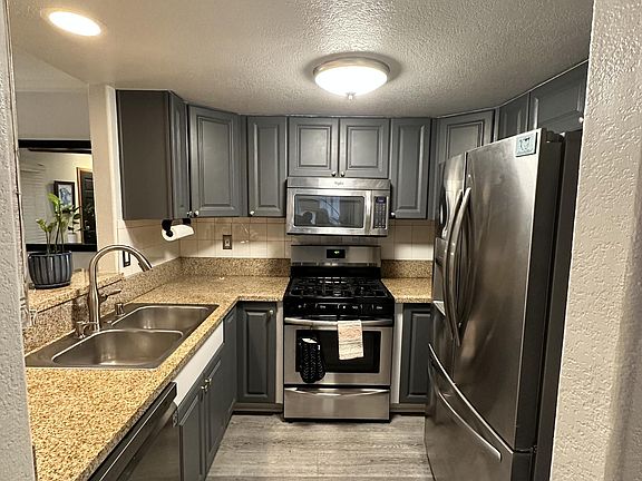 All appliances seen included