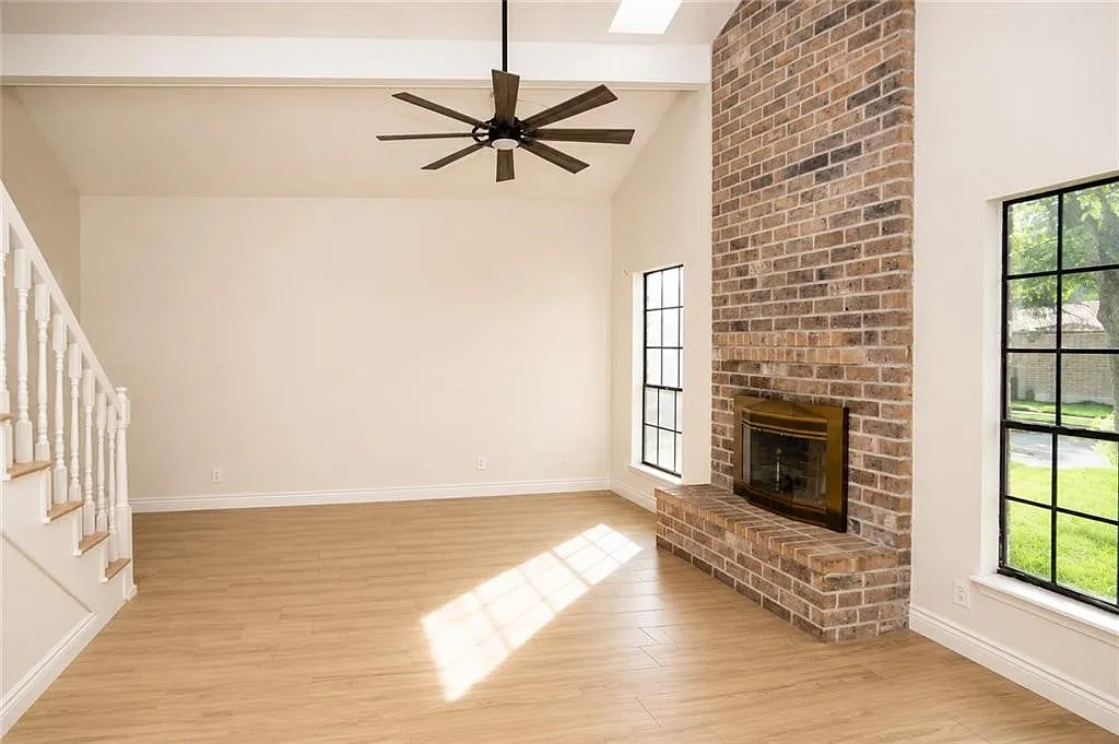 3 bed, 2.5 bath, 1693 sqft, $2,200 — Photo 2