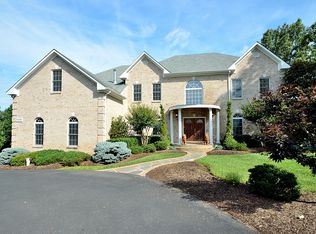 7000 Balmoral Forest Rd, Clifton, VA 20124