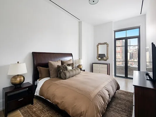 Rented by Sotheby's International Realty | media 12