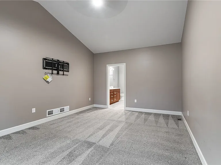1352 Creeks Edge Dr — Photo 17