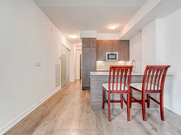 297 College St #805 — Photo 8