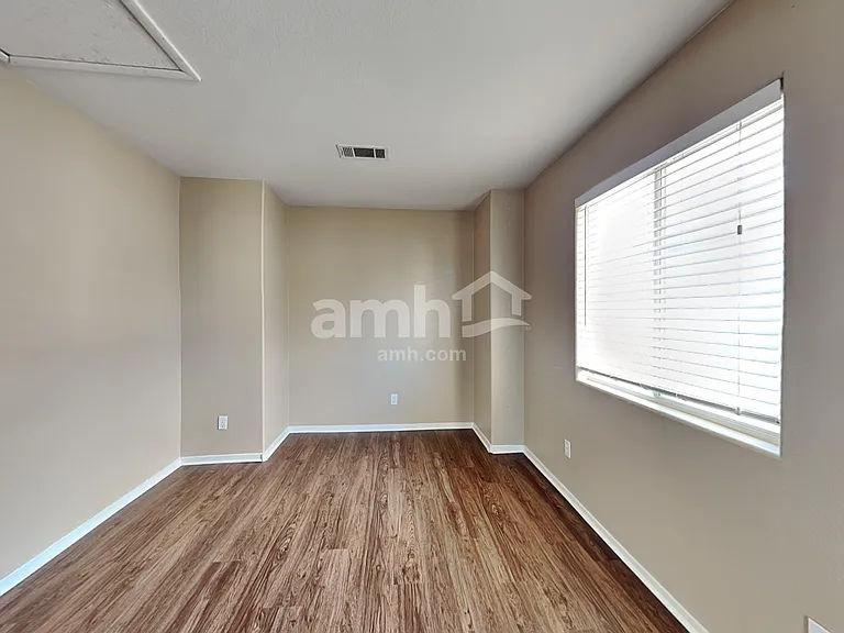 7400 Fencerow St — Photo 9