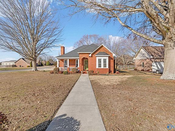 3rd image of 2209 Springdale Dr SW