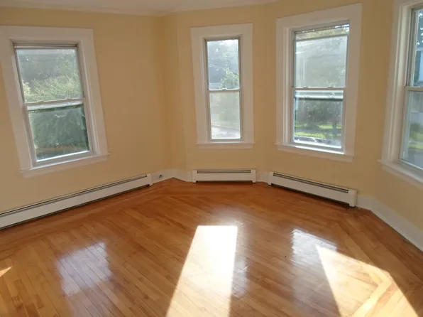 998 South St #3, Portsmouth, NH 03801