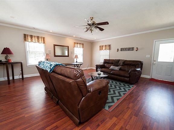 5th image of 209 Augustine Dr