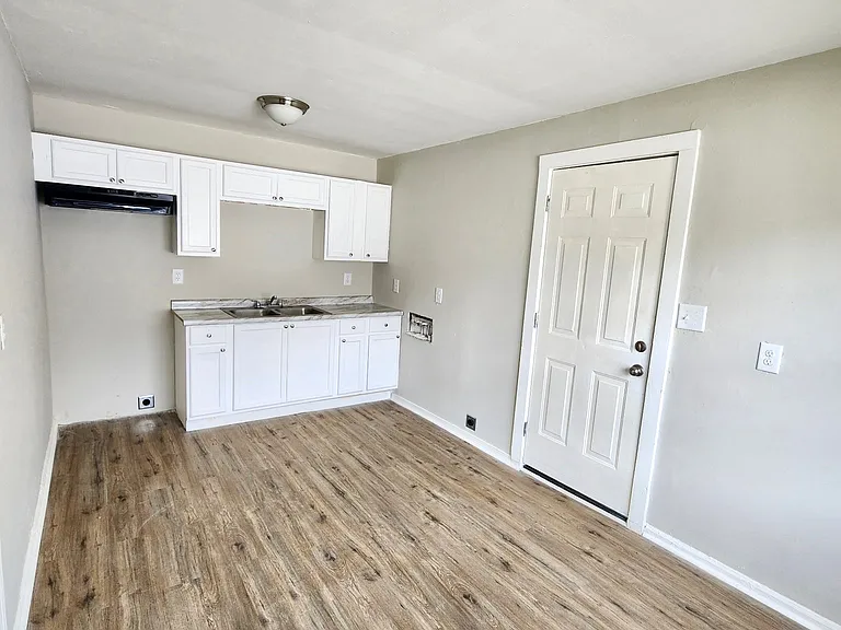 2804 32nd Way SW — Photo 2