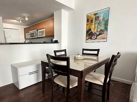 3rd image of 253 NE 2nd St APT 1706