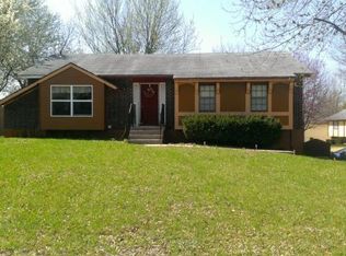 19701 N Glen Ellyn Ct, Independence, MO 64056