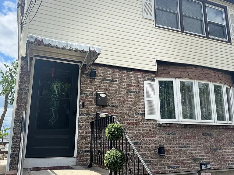 39 Stecher St #2 — Photo 2