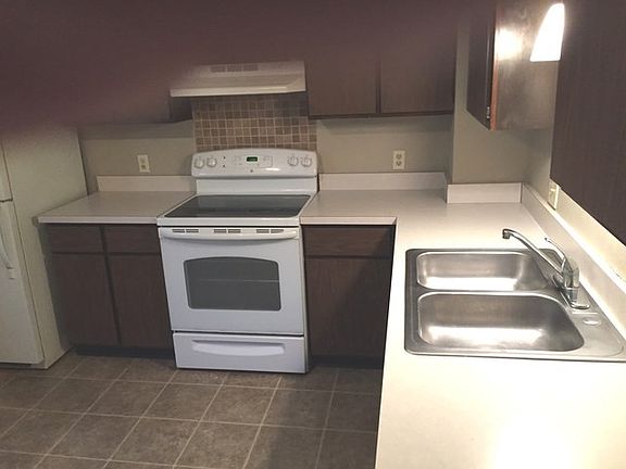 3rd image of 117 Town Crest Dr APT B