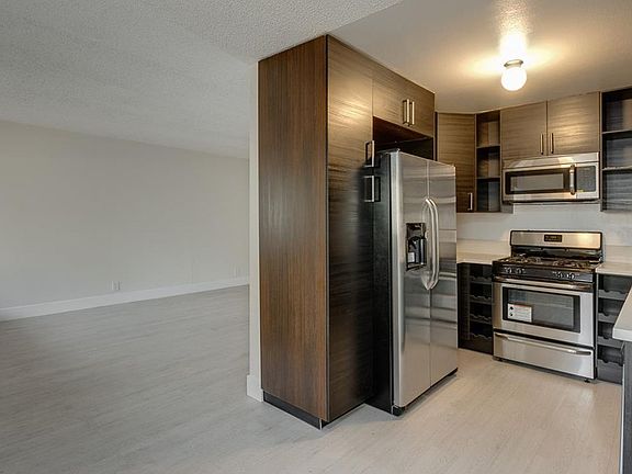 4th image of 3030 Montrose Ave APT 111
