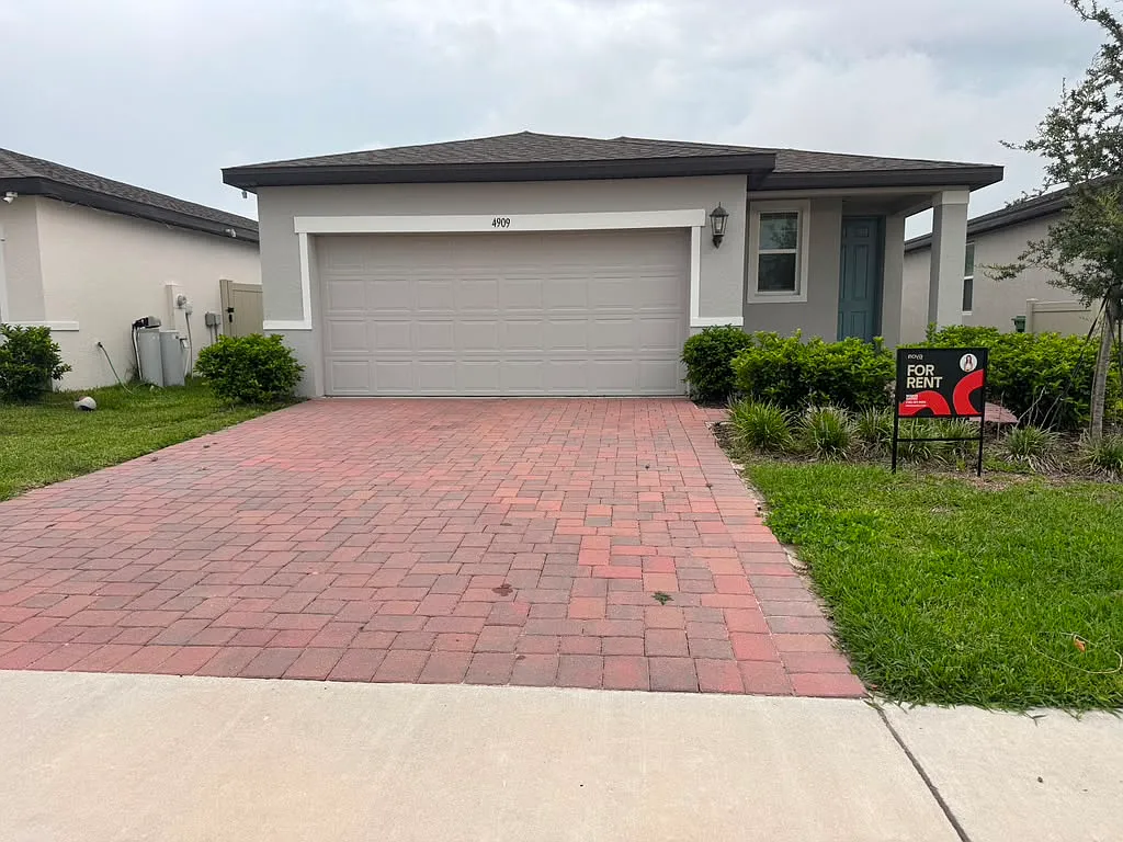 3 bed, 1483 sqft, $1,845 — Photo 1