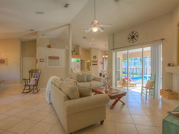 4th image of 2818 Clubhouse Dr