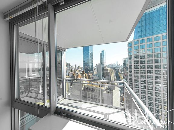 5th image of 505 W 37th St APT 11D