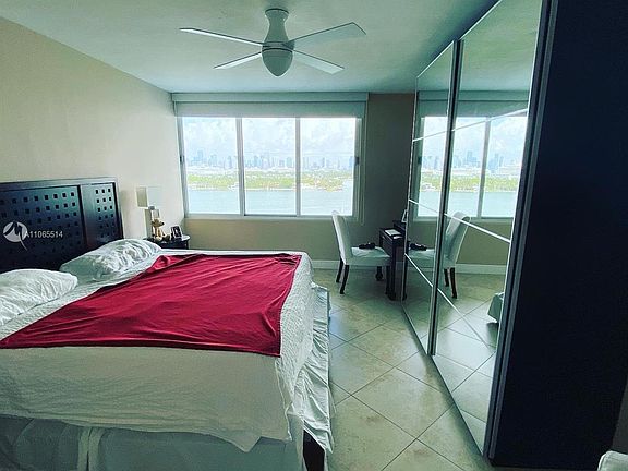 3rd image of 1000 West Ave #Penthouse 16