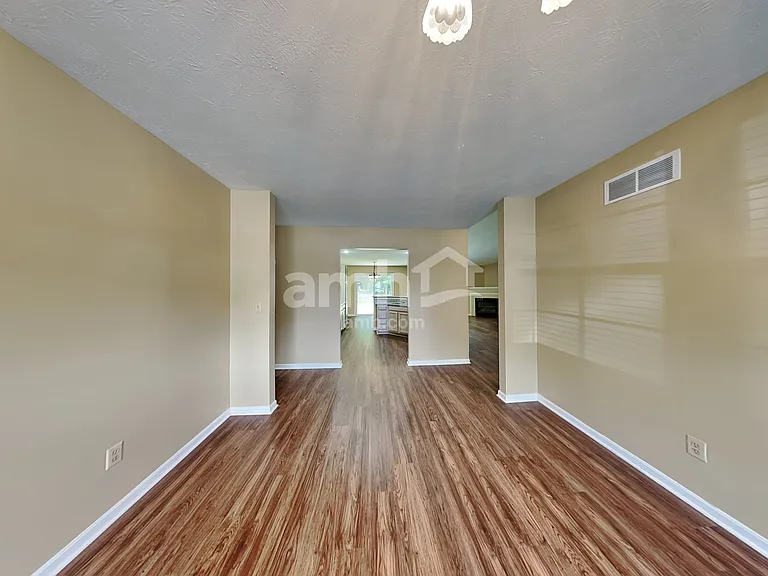 545 Foxglove Ct — Photo 6
