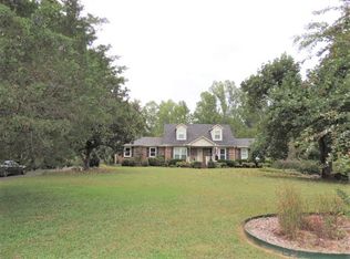 22 Hilltop Rd, Fayetteville, TN 37334