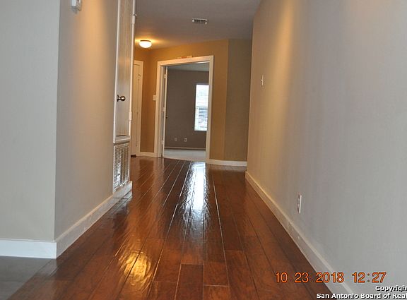 3rd image of 3519 Carruthers Oak