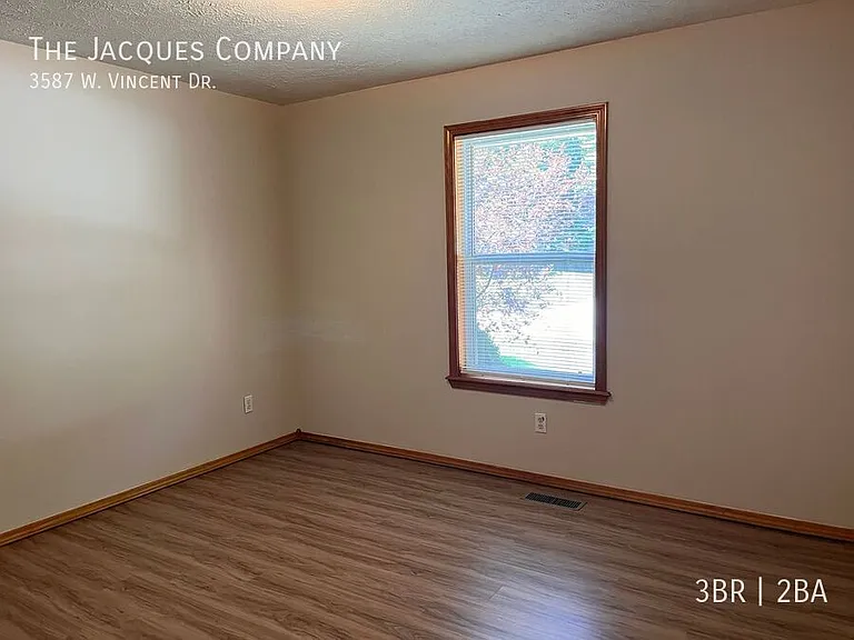 3587 W Vincent Dr — Photo 5