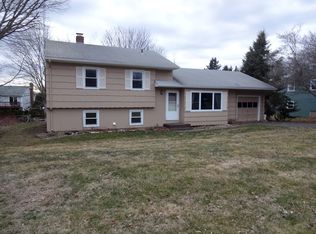 25 Sequin Dr, Groton, CT 06340