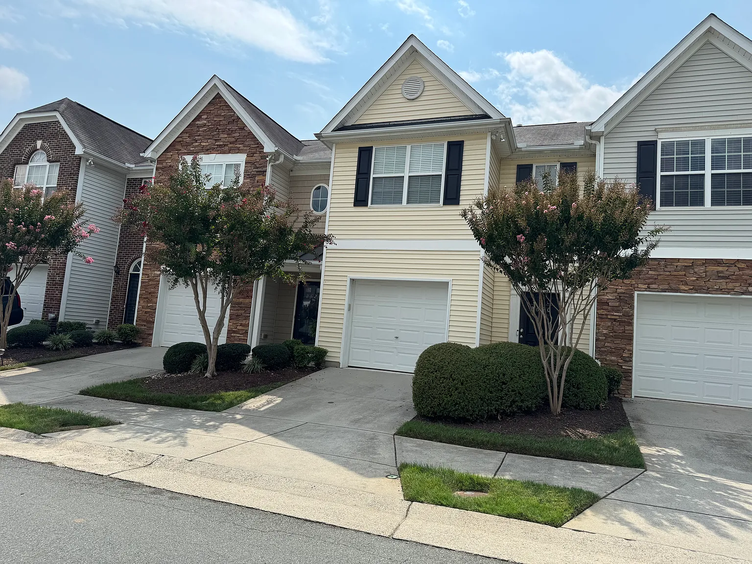 2 bed, 2.5 bath, 1468 sqft, $1,800 — Photo 1