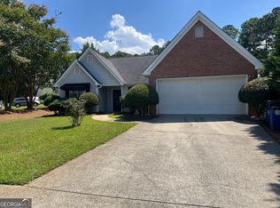 2040 Laurel Pointe Ln, Lawrenceville, GA 30043
