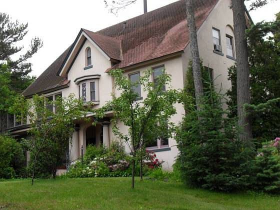 1st image of 420 E Hewitt Ave