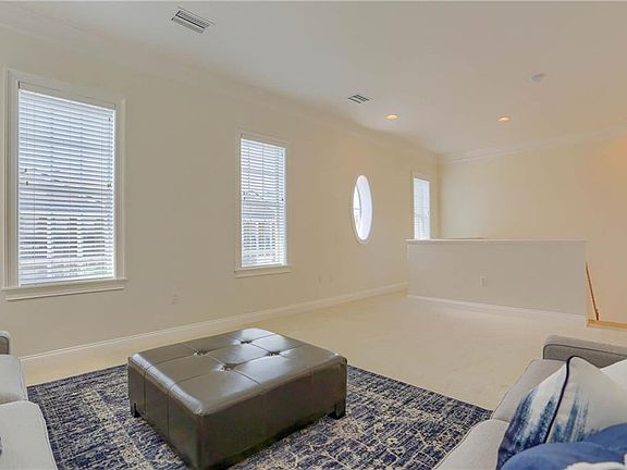 3rd image of 225 Newbury Pl N