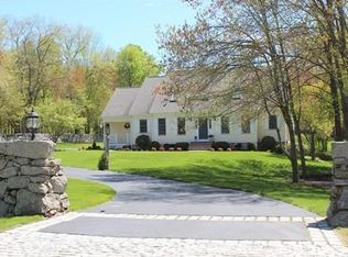 47 School St, Upton, MA 01568