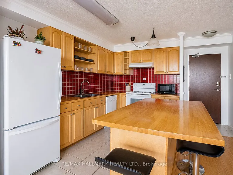 135 Marlee Ave #1103 — Photo 6