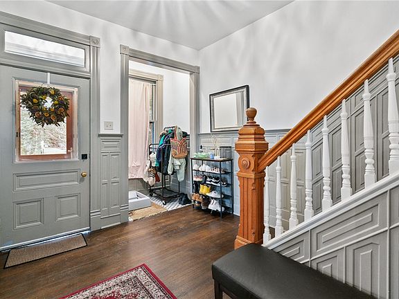 4th image of 5615 Howe St