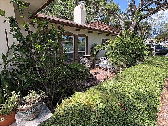 2nd image of 4405 W MELROSE AVENUE