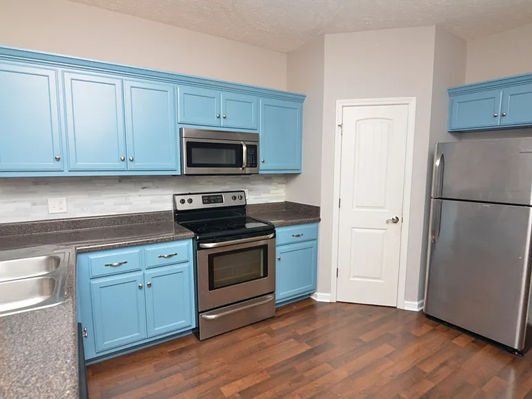 2455 New Holland Cir — Photo 4