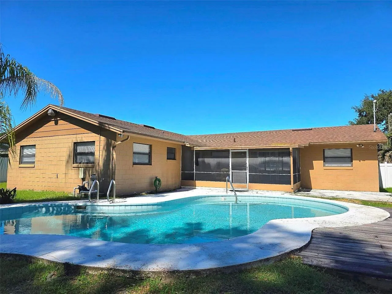 3 bed, 2.0 bath, 1626 sqft, $2,625 — Photo 2
