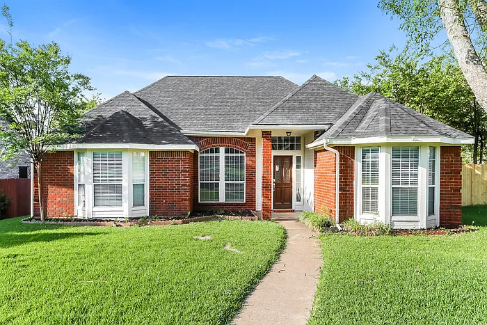 819 Crooked Creek Ln — Photo 1